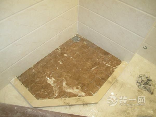 三房126平浴室地板装修
